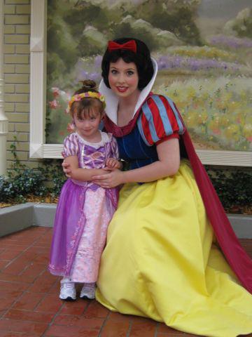 4 Quick Tips for Capturing Great Photos with Disney Characters | Disneyways